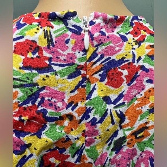 Multi Color Floral Puff Sleeve Midi Dress by RIXO Hidden back zip v neck Size 8 - Picture 9 of 12